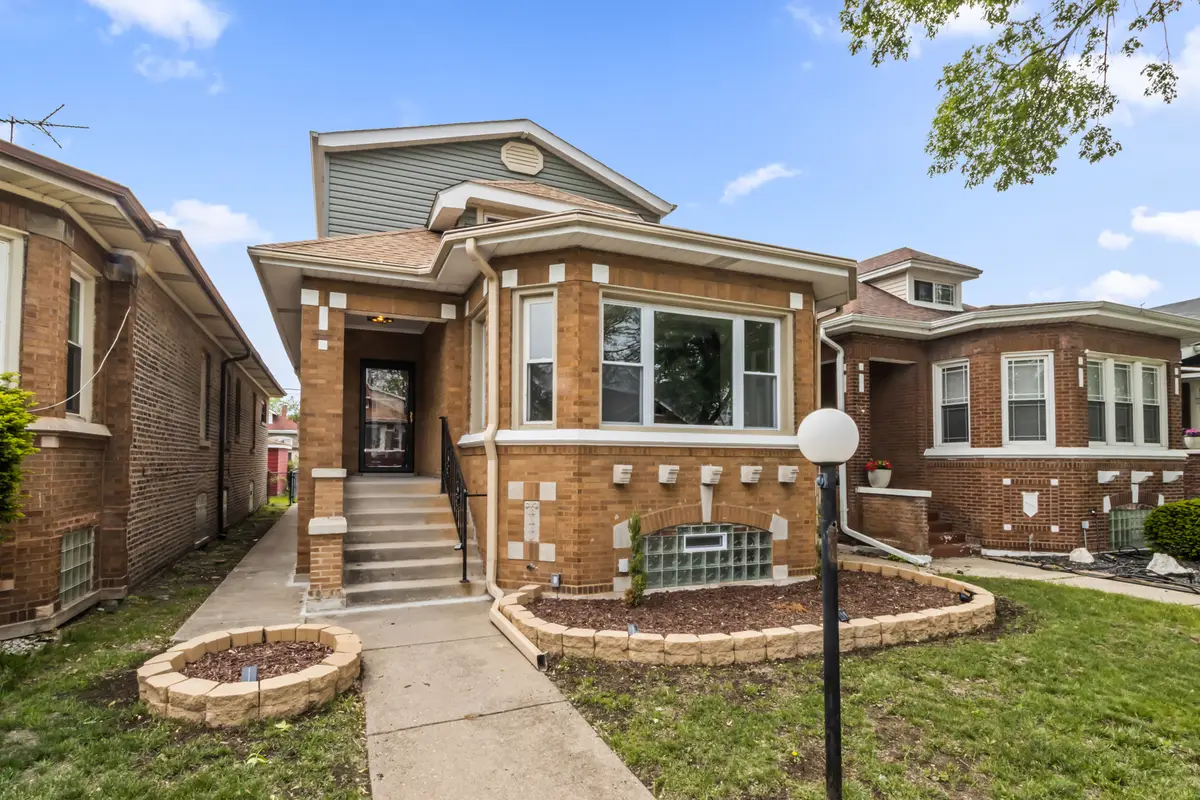 8114 S Paxton Avenue, Chicago, IL 60617 - Image #1