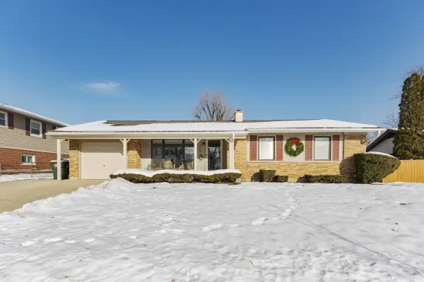 739 Delphia Avenue, Elk Grove Village, IL 60007