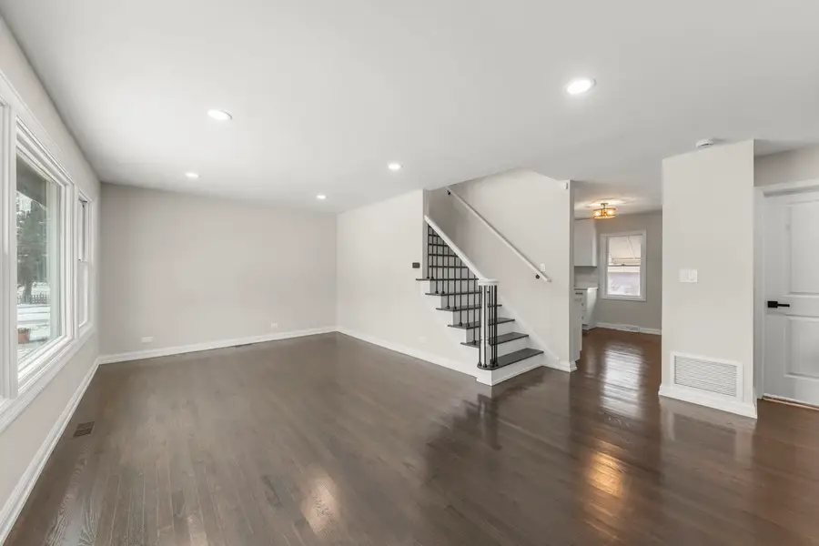 956 S Cadwell Avenue, Elmhurst, IL 60126 - Image #2