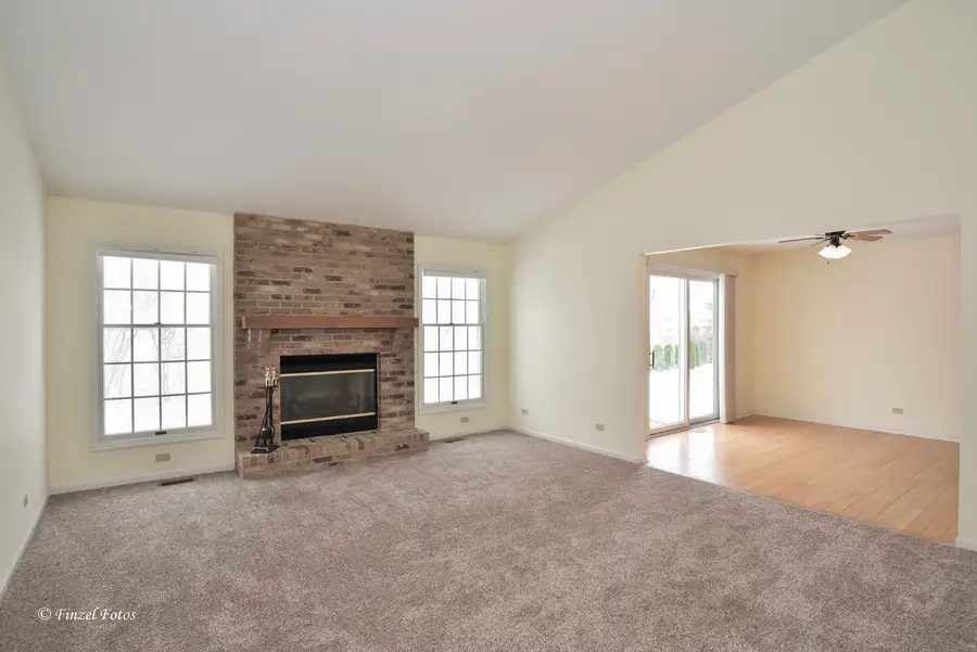 691 Canyon Lane, Elgin, IL 60123 - Image #2