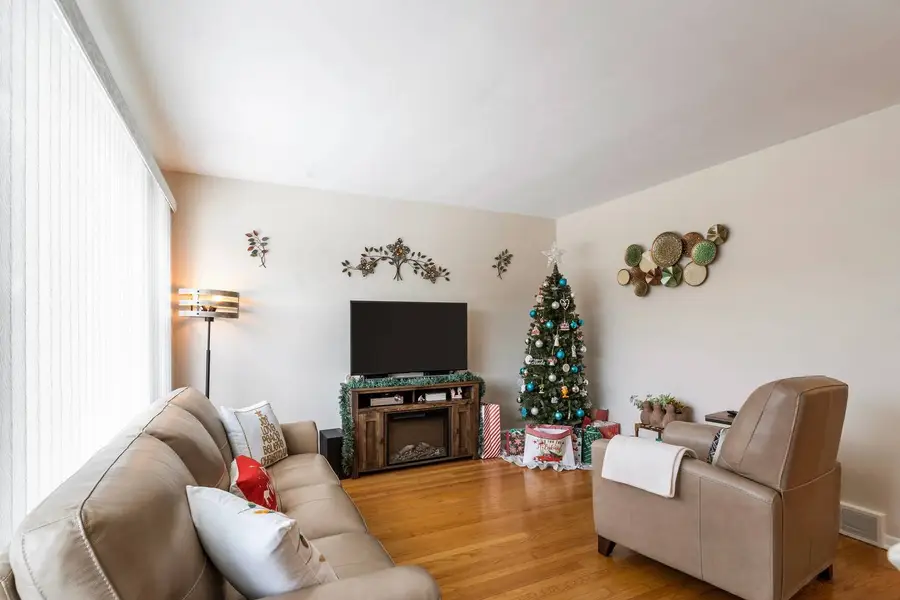 3943 N Newcastle Avenue, Chicago, IL 60634 - Image #2