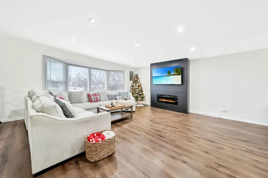 15923 Woodlawn East Avenue, South Holland, IL 60473 - Image #2