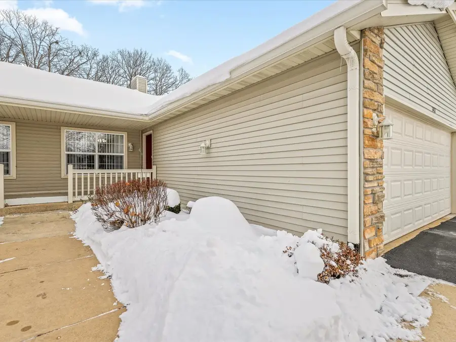 2422 Arnold Avenue, Rockford, IL 61108 - Image #2