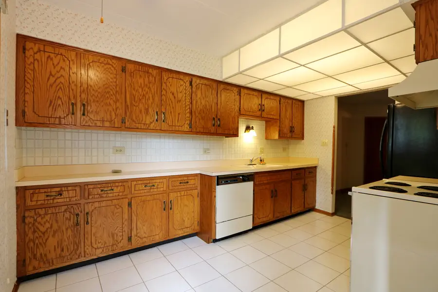 10400 Circle Drive S #102, Oak Lawn, IL 60453 - #3