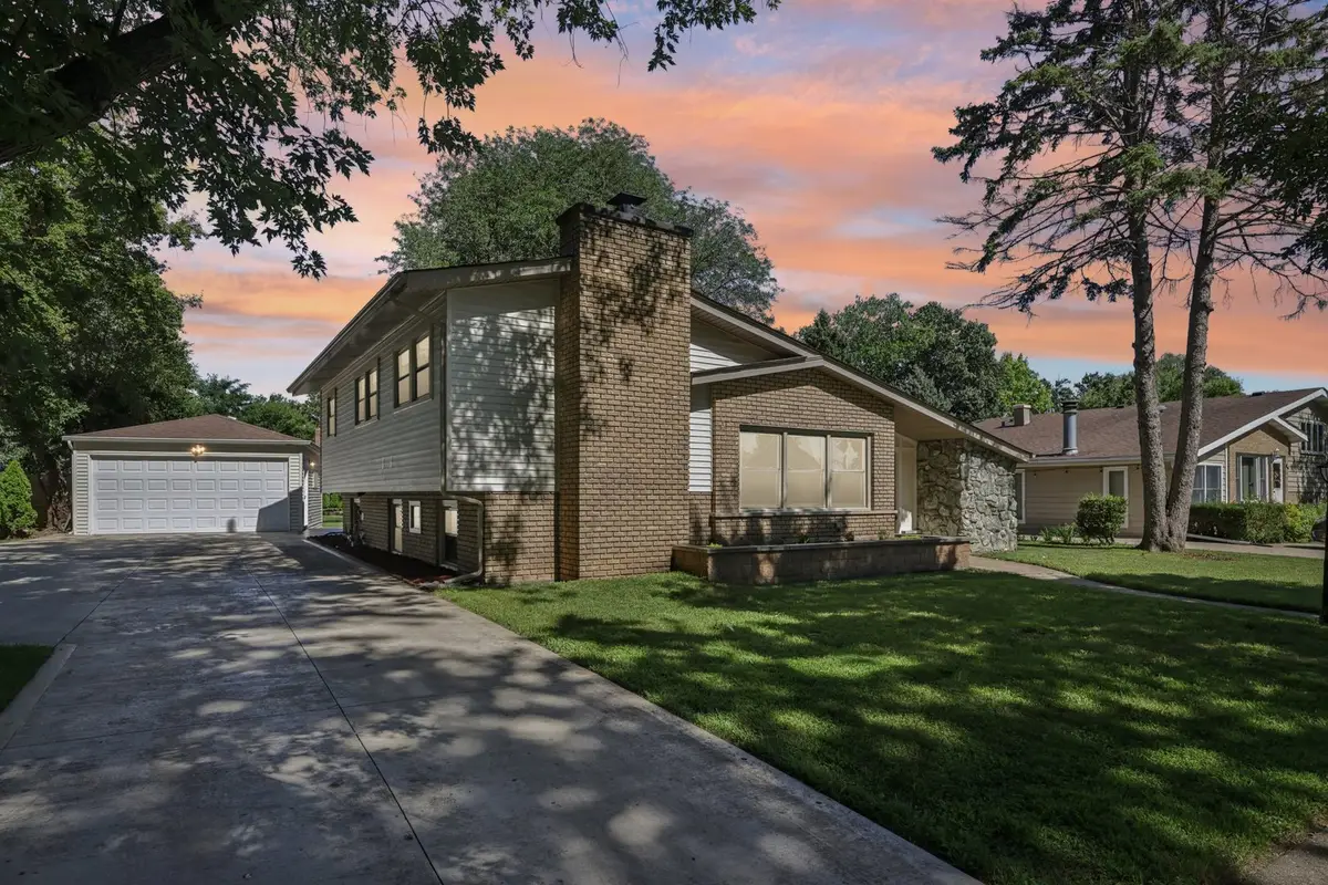 195 7th Street, Wheeling, IL 60090 - Image #1