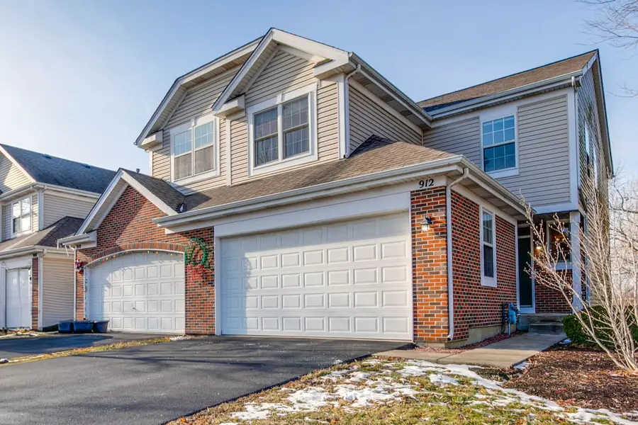 912 Highgate Lane, Grayslake, IL 60030 - Image #2