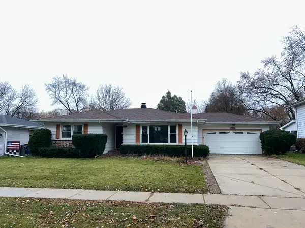 1755 Country Knolls Lane, Elgin, IL 60123