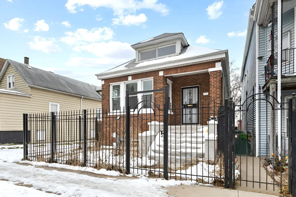 8528 S Escanaba Avenue, Chicago, IL 60617 - Image #1