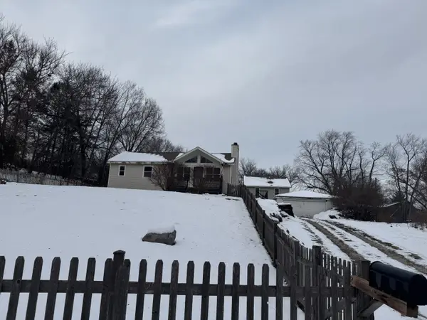 1008 W Dale Avenue, McHenry, IL 60051