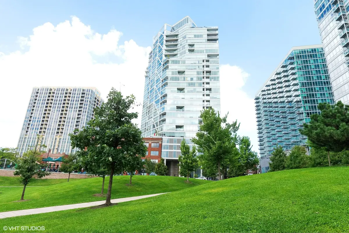510 W Erie Street #P-207, Chicago, IL 60654 - Image #1