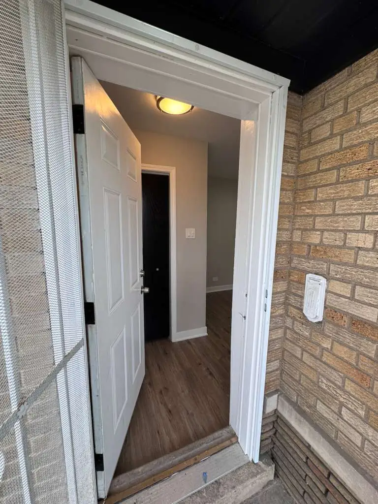 1021 W Vermont Avenue, Chicago, IL 60827 - Image #3