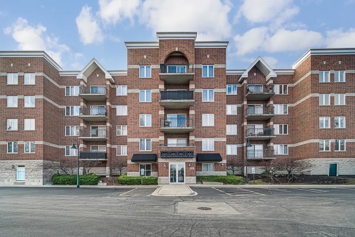 3451 N Carriageway Drive #305, Arlington Heights, IL 60004 - #1