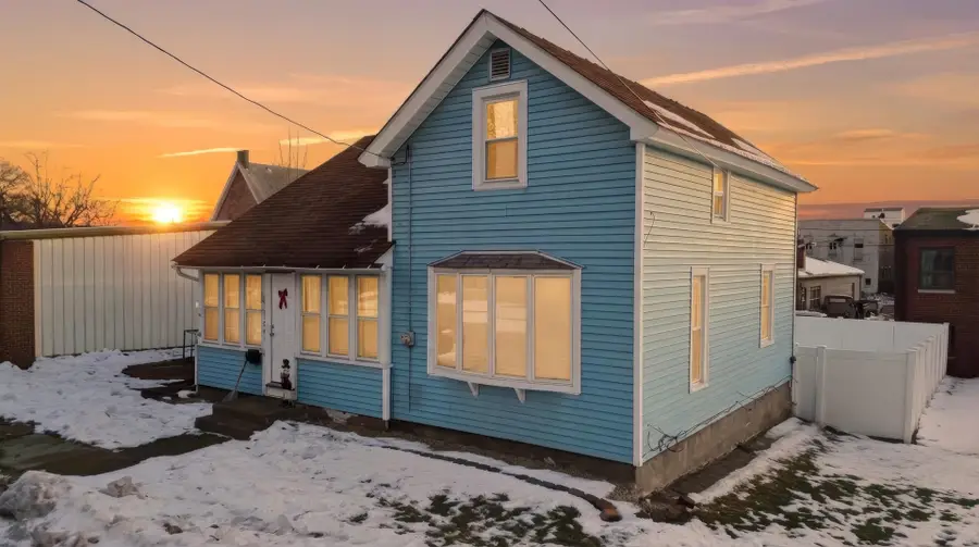 105 E Knox Street, Morrison, IL 61270 - Image #2