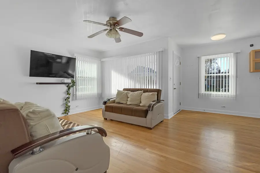 8239 N New England Avenue, Niles, IL 60714 - Image #3