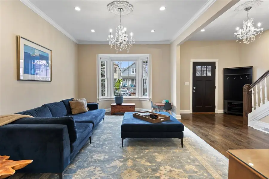 3059 N Gresham Avenue, Chicago, IL 60618 - #3