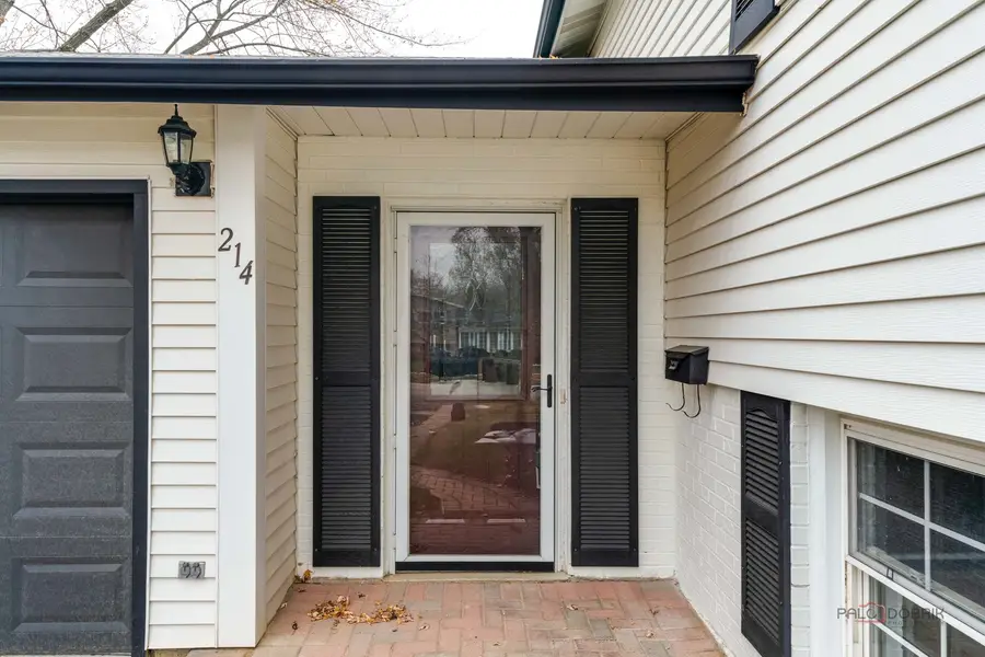 214 W Hintz Road, Arlington Heights, IL 60004 - Image #2