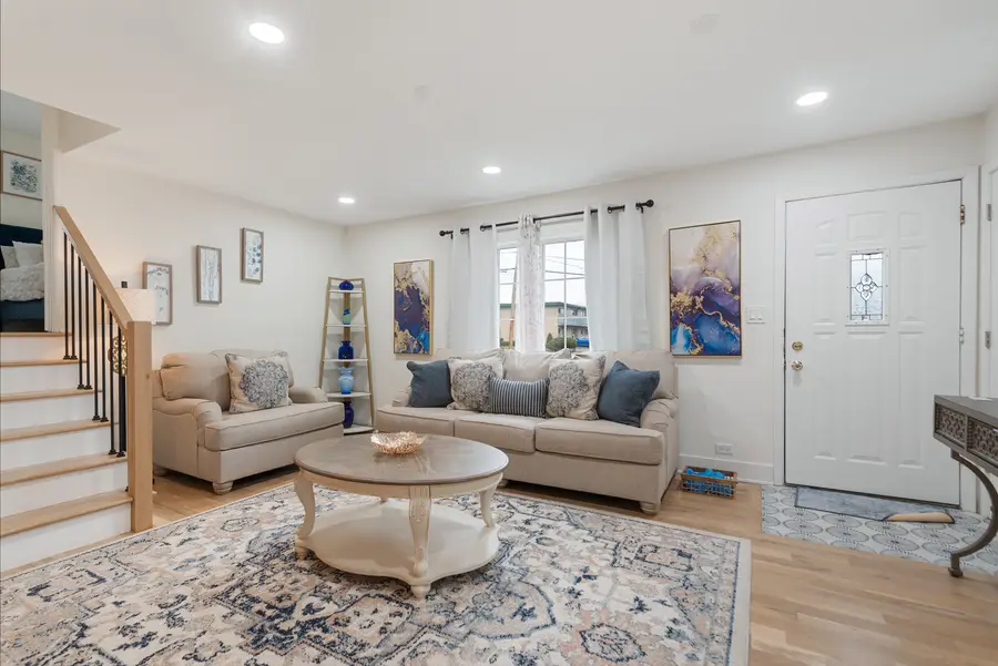 128 S Villa Avenue, Addison, IL 60101 - Image #2