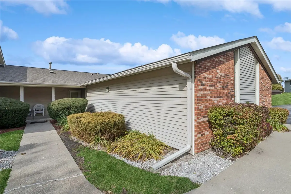 419 N Thornwood Drive #A, McHenry, IL 60050 - Image #1