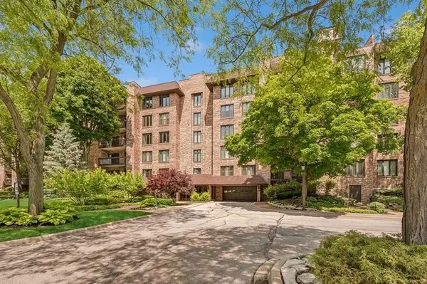 3810 Mission Hills Road #306, Northbrook, IL 60062