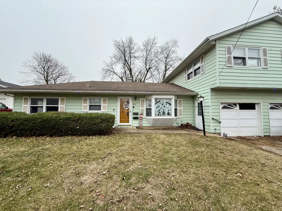 301 S Walnut Street, Clinton, IL 61727 - Image #1