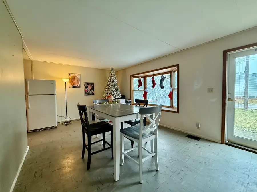 301 S Walnut Street, Clinton, IL 61727 - Image #3