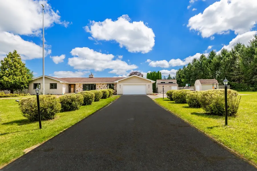 704 N Rose Farm Road, Woodstock, IL 60098 - Image #2