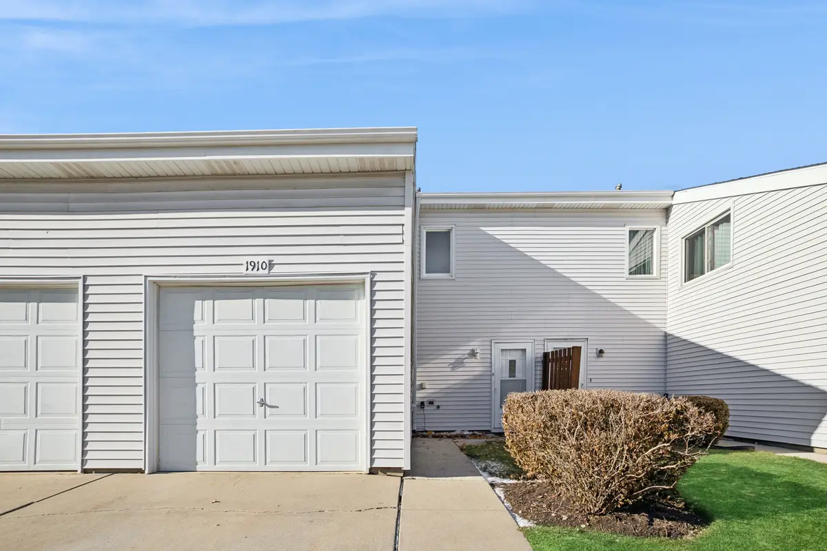 1910 N Alpine Drive, Glendale Heights, IL 60139 - Image #1