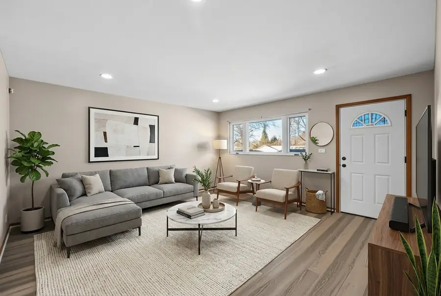 18945 W Old Plank Road, Grayslake, IL 60030 - Image #2