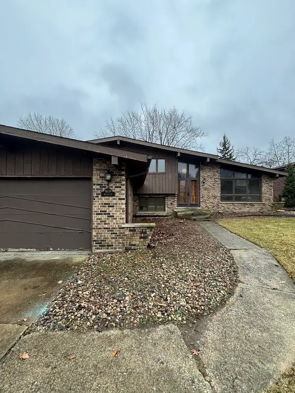 9039 Windsor Drive, Palos Hills, IL 60465