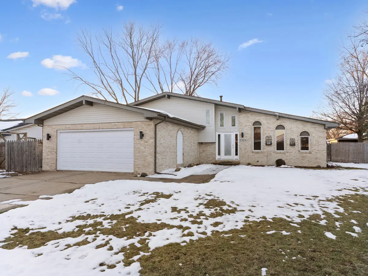 105 Blackhawk Drive, Minooka, IL 60447 - Image #1