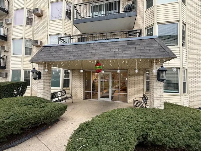 5510 Lincoln Avenue #B409, Morton Grove, IL 60053 - Image #1