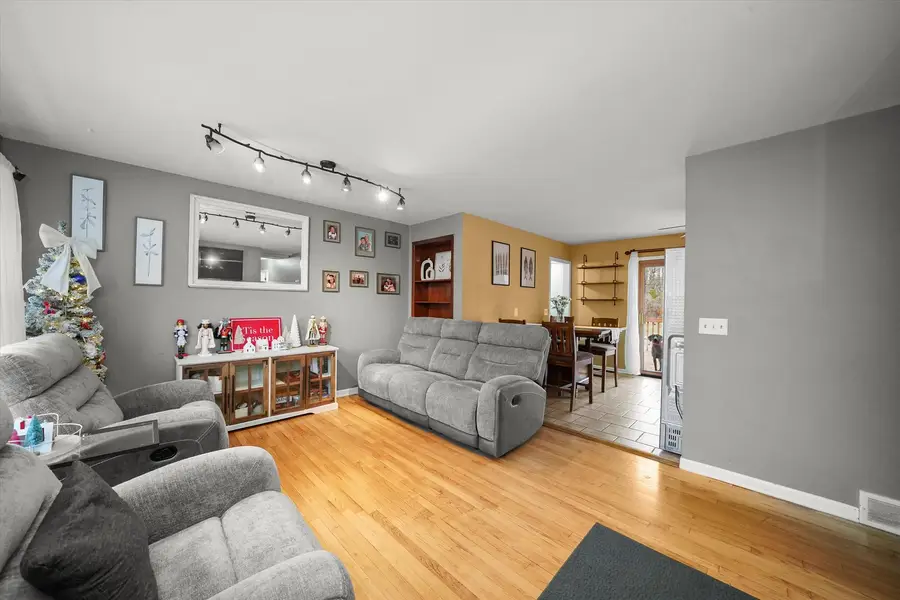 84 E Rickard Drive, Oswego, IL 60543 - Image #2