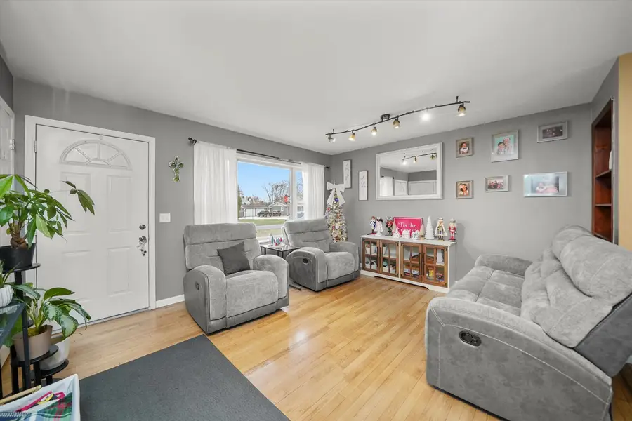 84 E Rickard Drive, Oswego, IL 60543 - Image #3