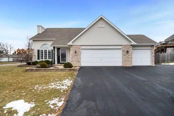 12441 Woodcrest Lane, Roscoe, IL 61073