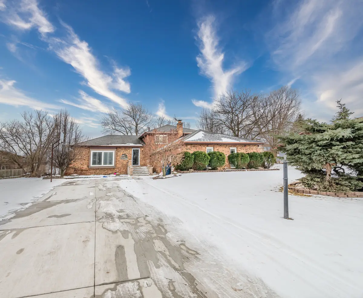 8821 W 100th St Street, Palos Hills, IL 60465 - Image #1