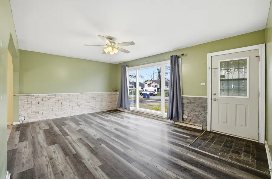 706 W James Avenue, Villa Park, IL 60181 - Image #2