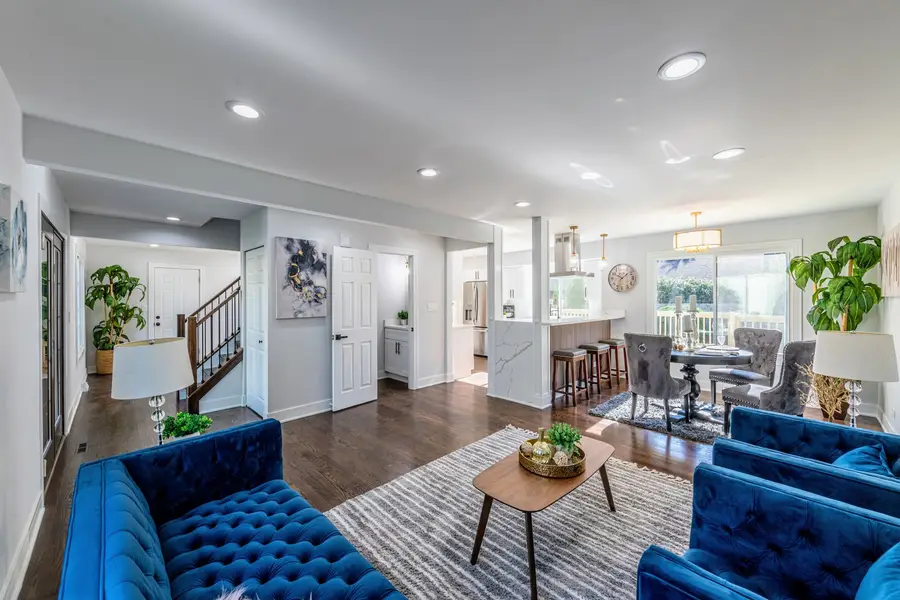 380 Ventura Club Drive, Roselle, IL 60172 - Image #2