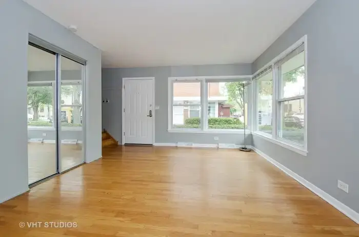 2749 W North Shore Avenue, Chicago, IL 60645 - Image #2