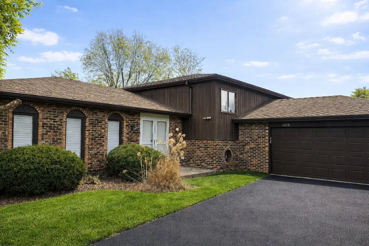 1048 E 194th Place, Glenwood, IL 60425 - Image #1