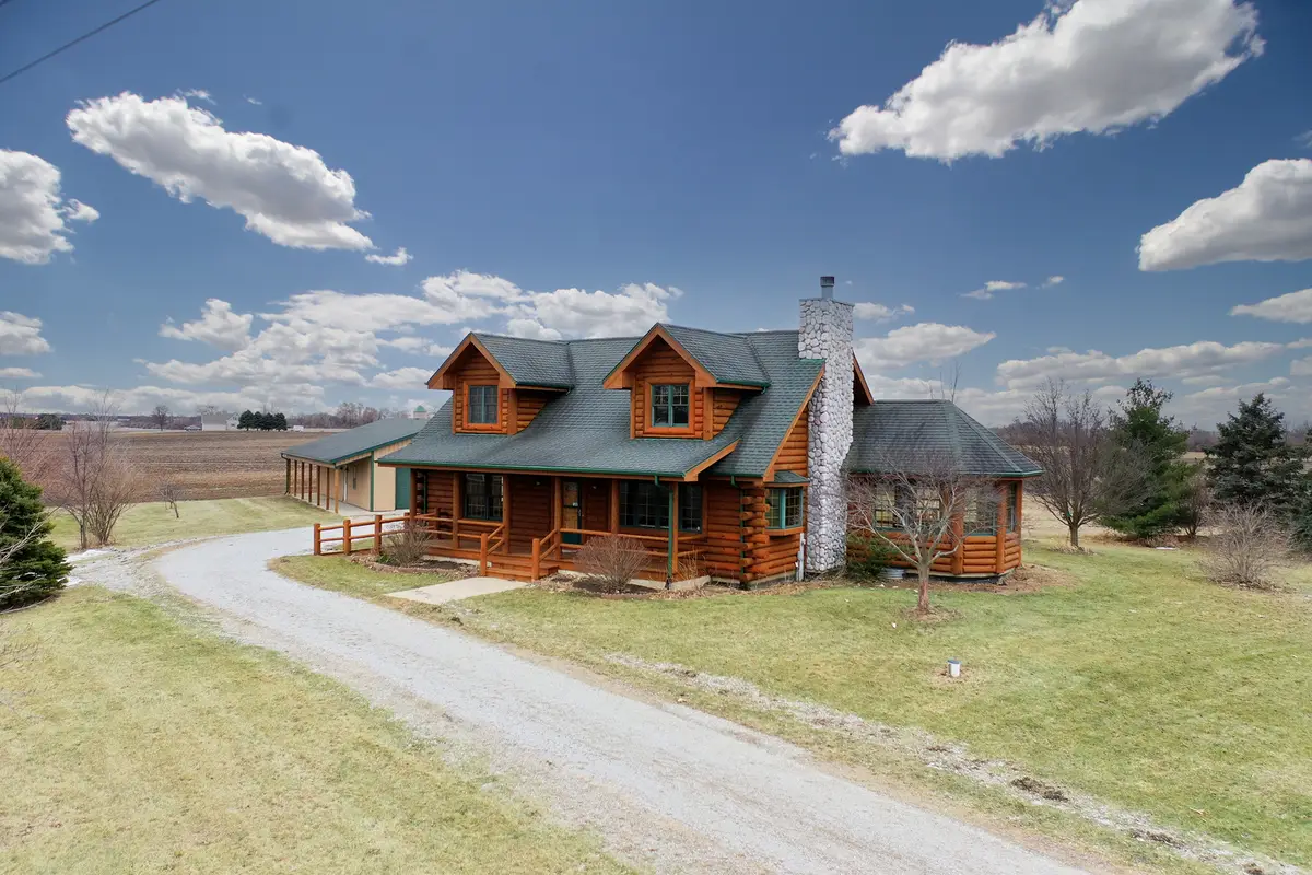 8872 E 7000n Road, Grant Park, IL 60940 - Image #1