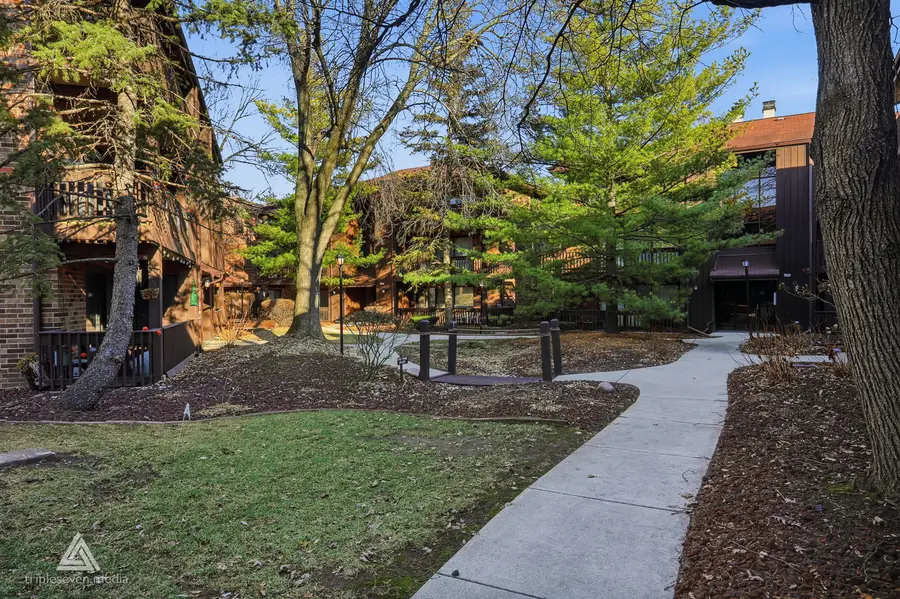 9609 Austin Avenue #W3, Oak Lawn, IL 60453 - Image #2