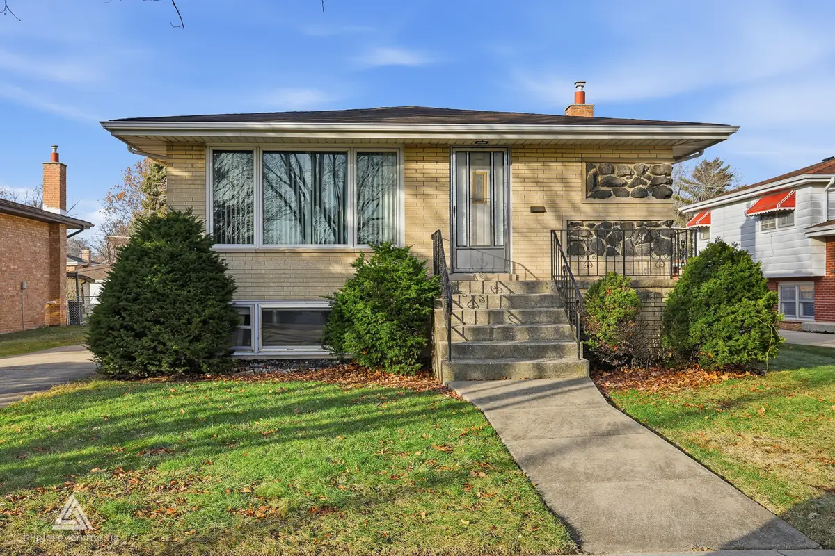 9028 Meade Avenue, Oak Lawn, IL 60453 - Image #1