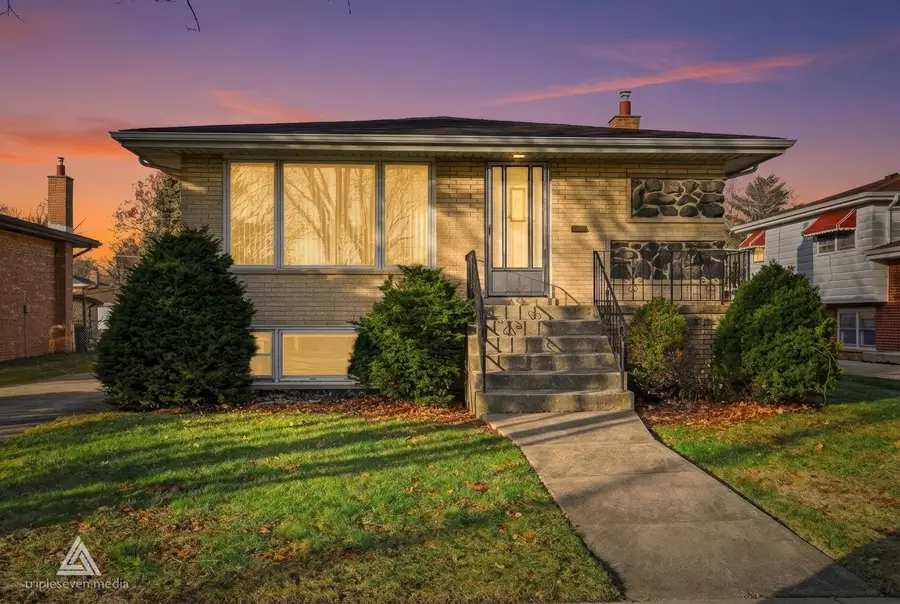 9028 Meade Avenue, Oak Lawn, IL 60453 - Image #2