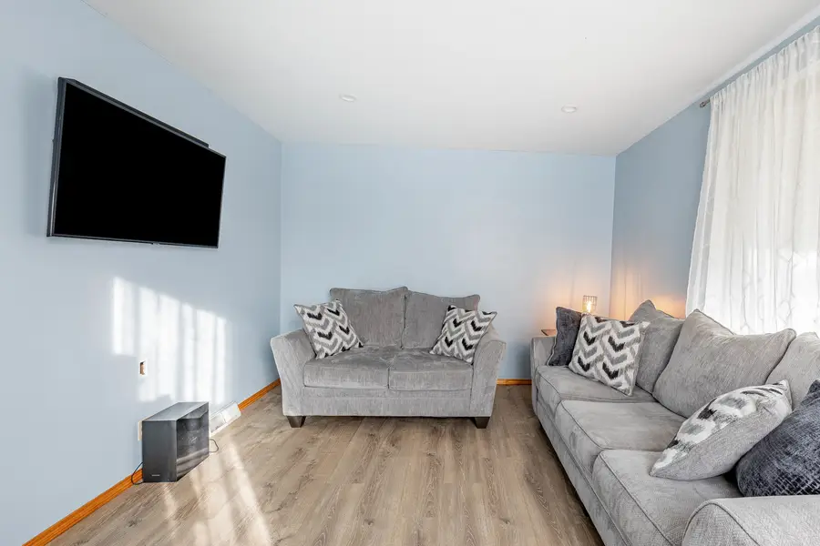 11042 S Avenue J, Chicago, IL 60617 - Image #3