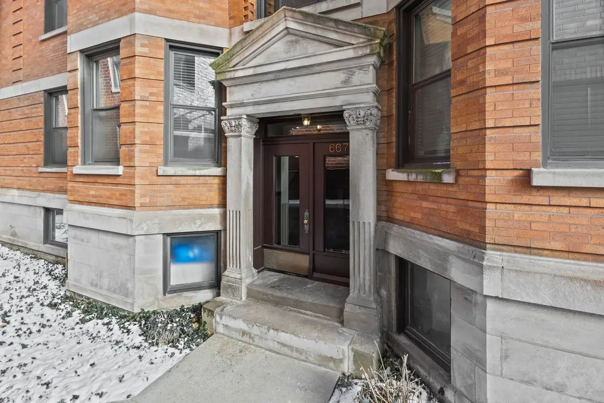 667 W Barry Avenue #3N, Chicago, IL 60657 - Image #1