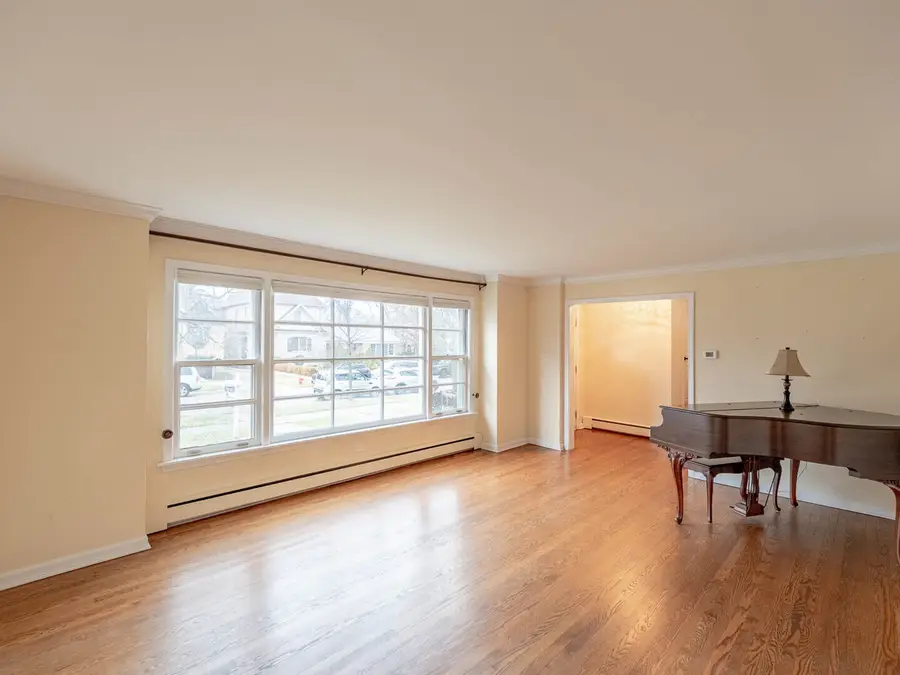 6225 N Kirkwood Avenue, Chicago, IL 60646 - Image #2