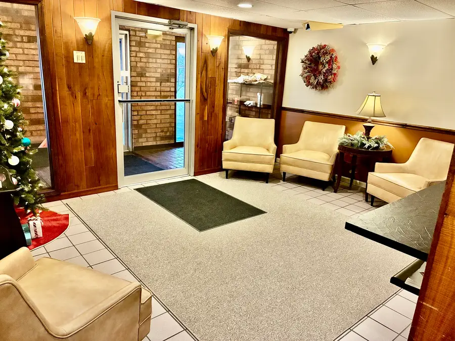 500 Redondo Drive #309, Downers Grove, IL 60516 - Image #3