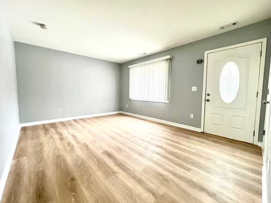 210 Willow Road, Streamwood, IL 60107 - Image #2