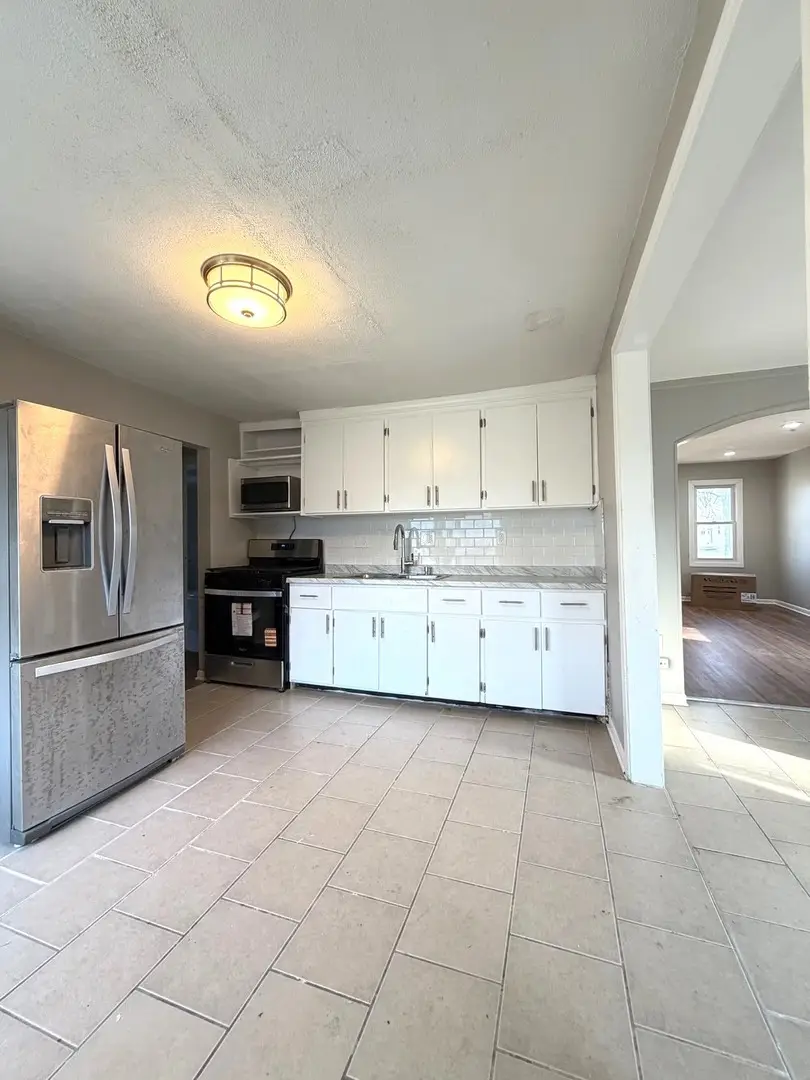 38 N Rebecca Street, Glenwood, IL 60425 - Image #2