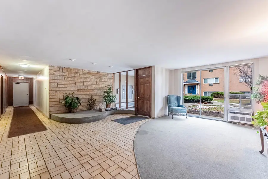 415 Wesley Avenue #24, Oak Park, IL 60302 - Image #3